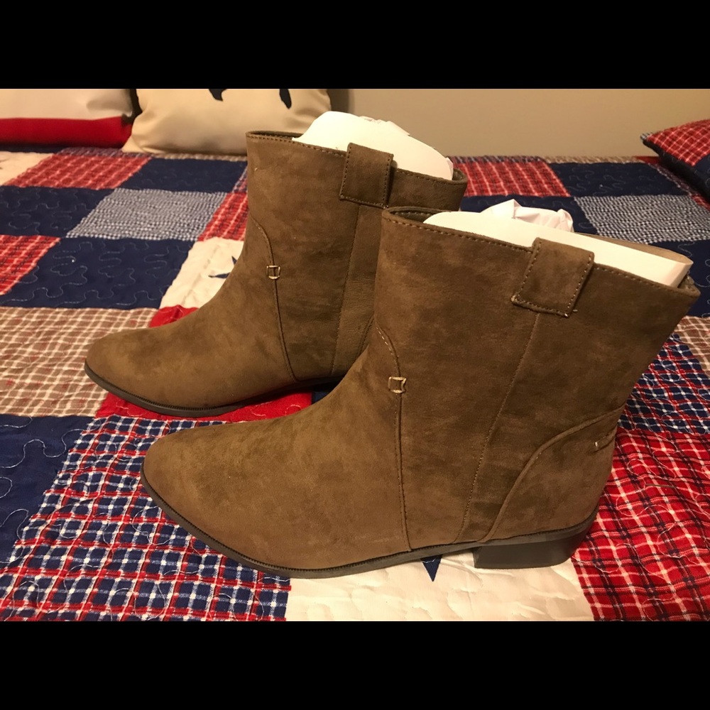 Just Fab boots size 8 brand new